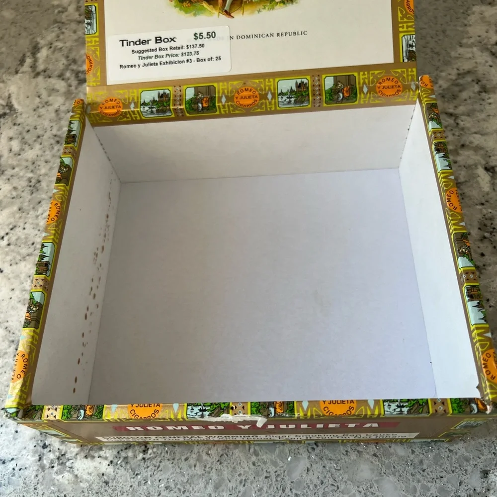 Romeo Y Julieta Exhibicion # 3 cigar box